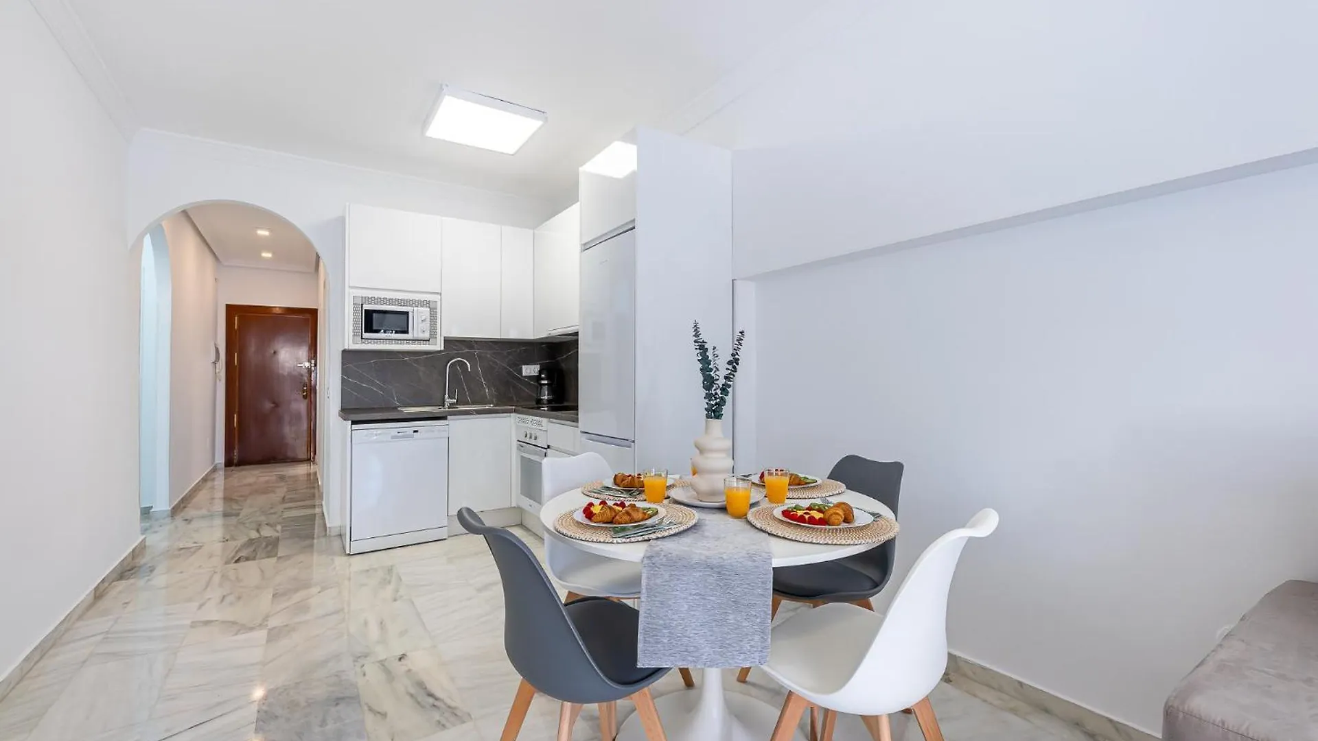 797 Holiday Rentals - Apartamento En Pueblo Quinta A 1 Min De La Playa Benalmádena